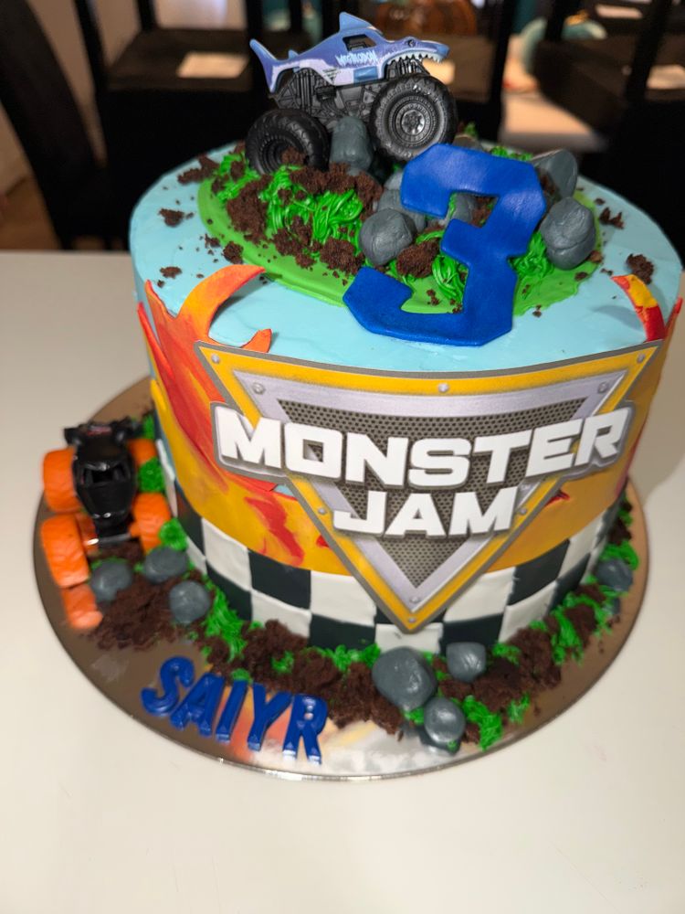 Custom Cakes and Cupcakes for Crumble Creations in Springfield, IL
