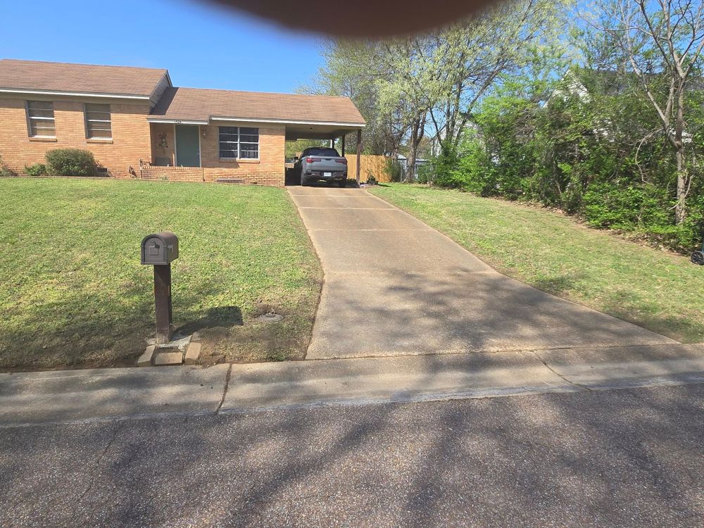 All Photos for The DUFF LAWN Service in Houston, Texas