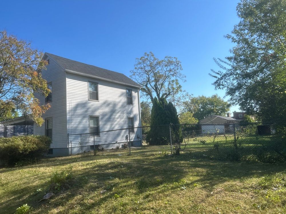 Fall Clean Up/ Leaf Removal for High Garden Landscapes in Dayton, OH