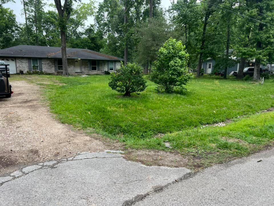 All Photos for Bobby’s lawn services in Baytown, TX