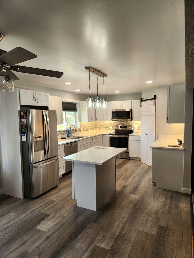 Gasseling kitchen for Custom Valley Construction   in Sunnyside, Washington