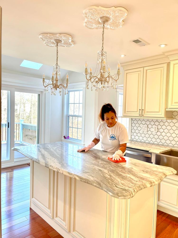 Cleaning for Esthela's Cleaning Service in Hamilton, NJ