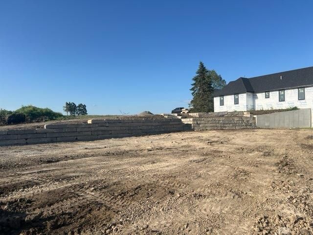Retaining Wall Construction for Viking Dirtworks and Landscaping in Gallatin, MO