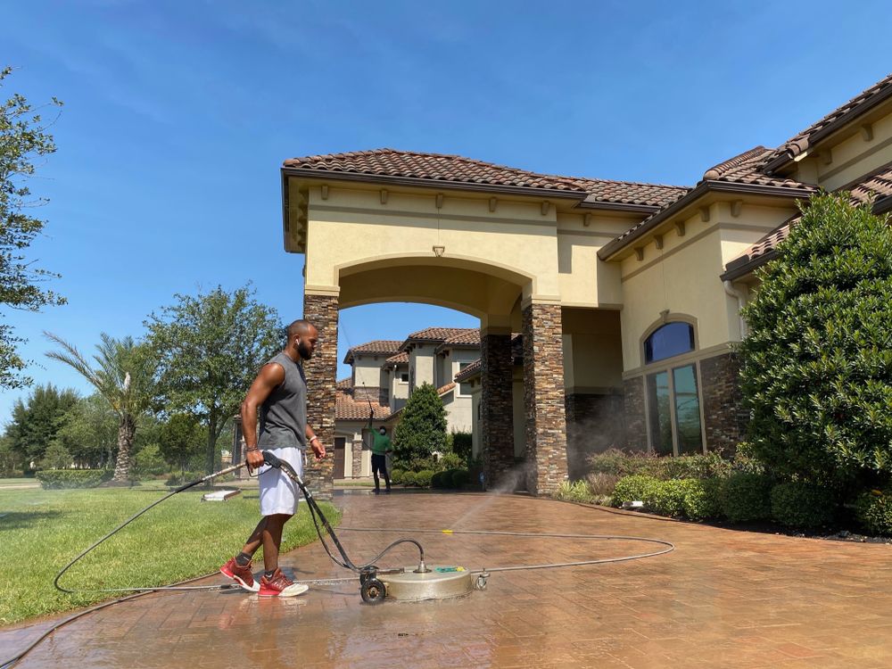 Our professional driveway and sidewalk cleaning service removes dirt, grime, and stains to enhance your home's curb appeal. Say goodbye to unsightly marks with our thorough washing solution. for Power Pressure Wash in Houston, TX