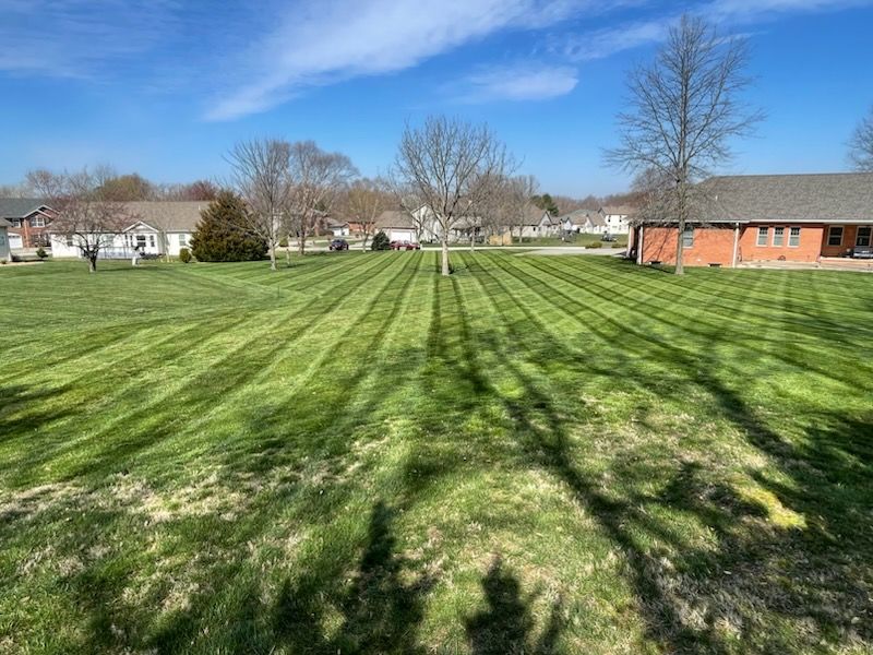 Lawn Maintenace for Andrew's Lawn Service LLC in Lebanon, IL