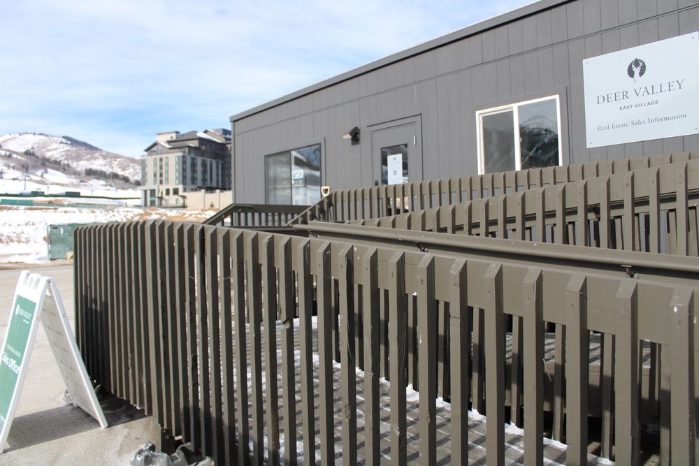 Modular trailers are flexible, allowing you to configure the interior according to your specific workflows and preferences. Their mobility means you can relocate them as needed without significant fuss. Moreover, equipped with essential amenities such as restrooms and air conditioning, we create comfortable environments that boost productivity. for Gold Label Construction in Salt Lake County, UT