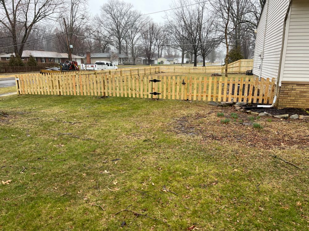 Wood fence for Castle Fence and Deck LLC in Medina, OH