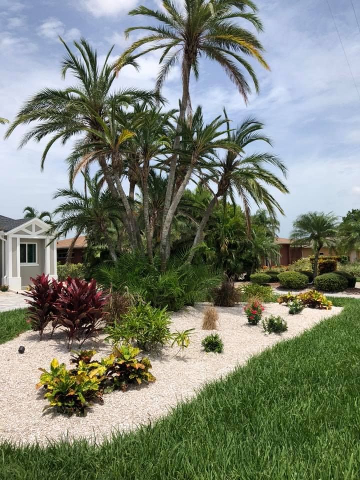 Landscaping for Hefty's Helpers in Saint Petersburg,  FL