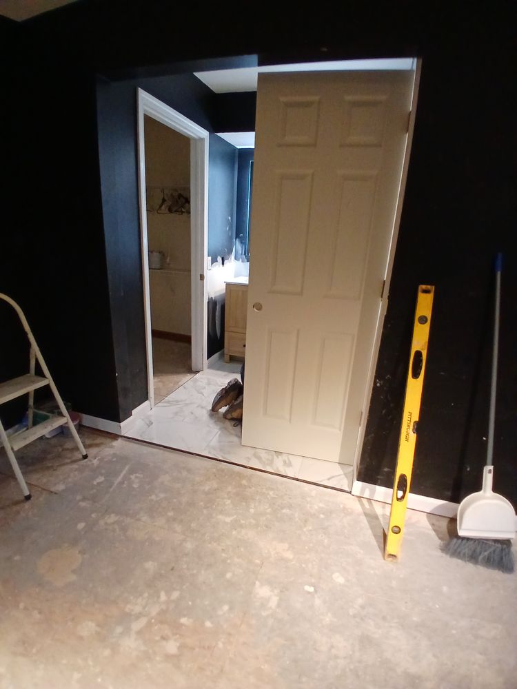 Makanda master and full bath for Dead Tree General Contracting in Carbondale, Illinois