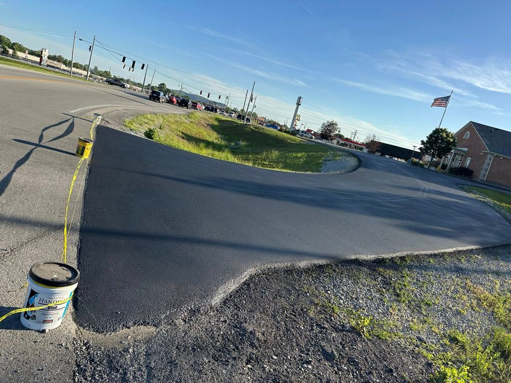 Asphalt for Metzler Paving and Sealcoating in Jacksboro, TN