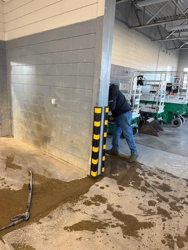 MOWING AND EDGING for Robbie's Lawn Care, LLC in Middletown, OH