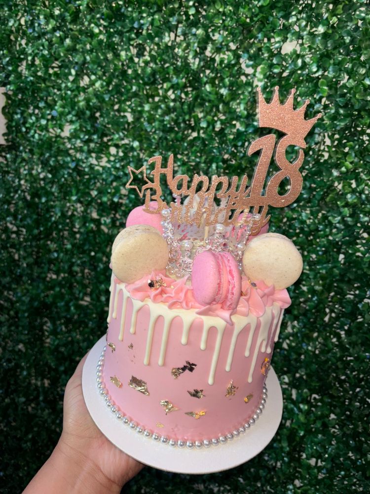 Custom Cakes and Cupcakes for Crumble Creations in Springfield, IL