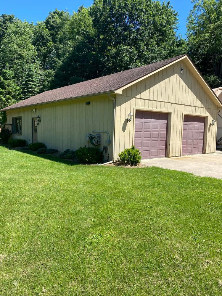 Exterior Painting for Lemos Professional Painting in Waterford Township, MI
