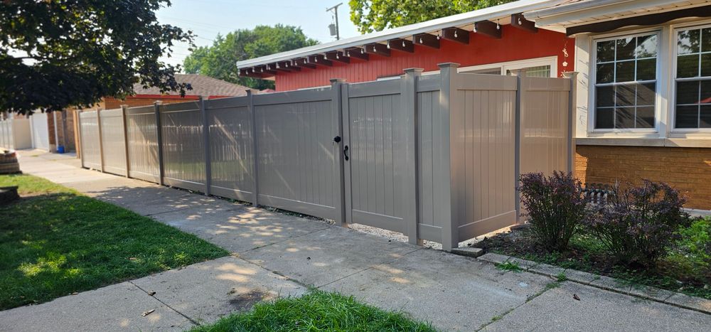 VINYL FENCES for Fence Value Corp in Chicago, IL