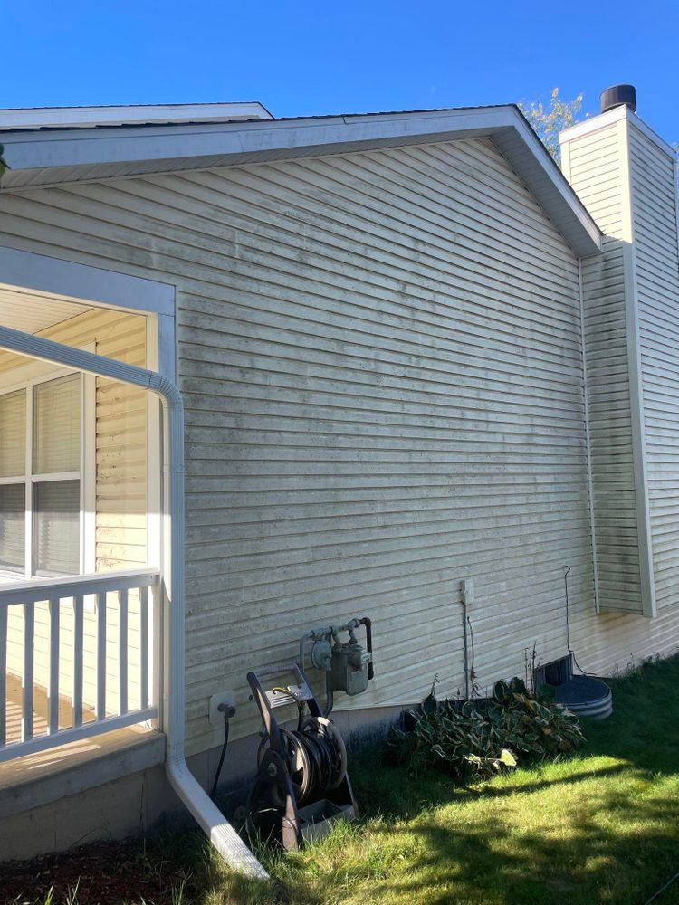 Home Softwash for J&J Power Washing and Gutter Cleaning in Sycamore, IL