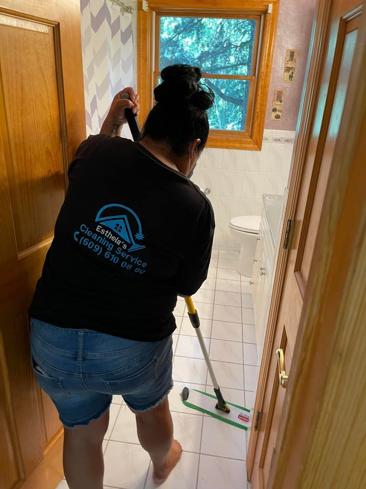 Cleaning for Esthela's Cleaning Service in Hamilton, NJ