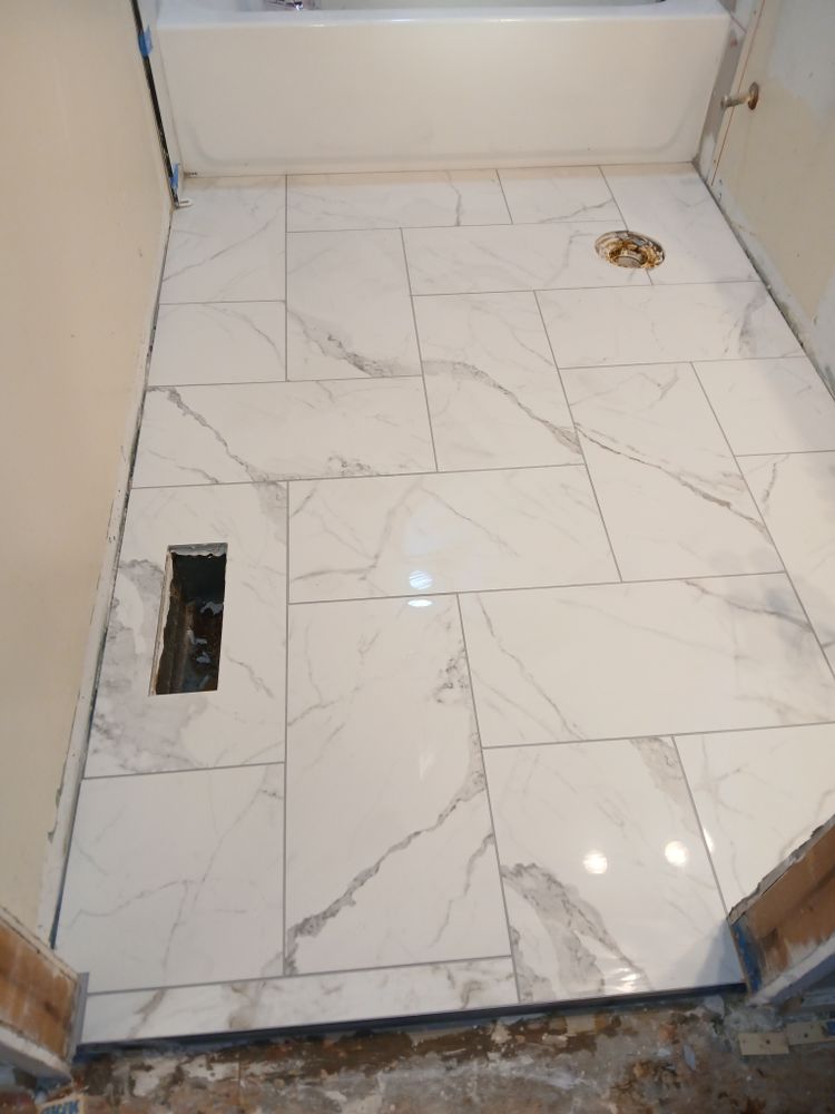 Makanda master and full bath for Dead Tree General Contracting in Carbondale, Illinois