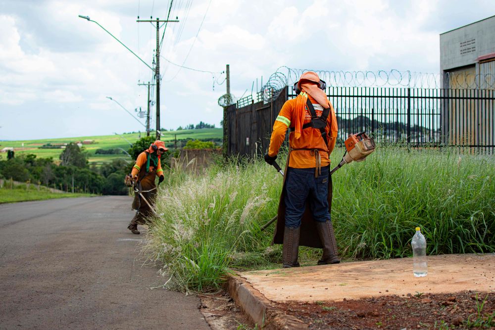 Our weedeating service efficiently clears overgrown areas on your property by trimming unwanted vegetation and weeds to ensure a clean landscape while enhancing the health of your lawn and garden spaces. for J & E Land Clearing, LLC. in Dunnellon, FL