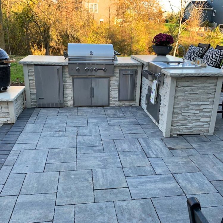 Transform your backyard with our expert outdoor patio installation services, creating stunning kitchens and patios designed for relaxation and entertainment. Enhance your home’s functionality while enjoying the great outdoors. for Atlas Land Design in Creekside Park, TX