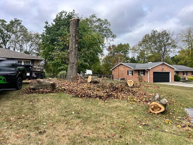 Mowing and Edging for Robbie's Lawn Care, LLC in Middletown, OH