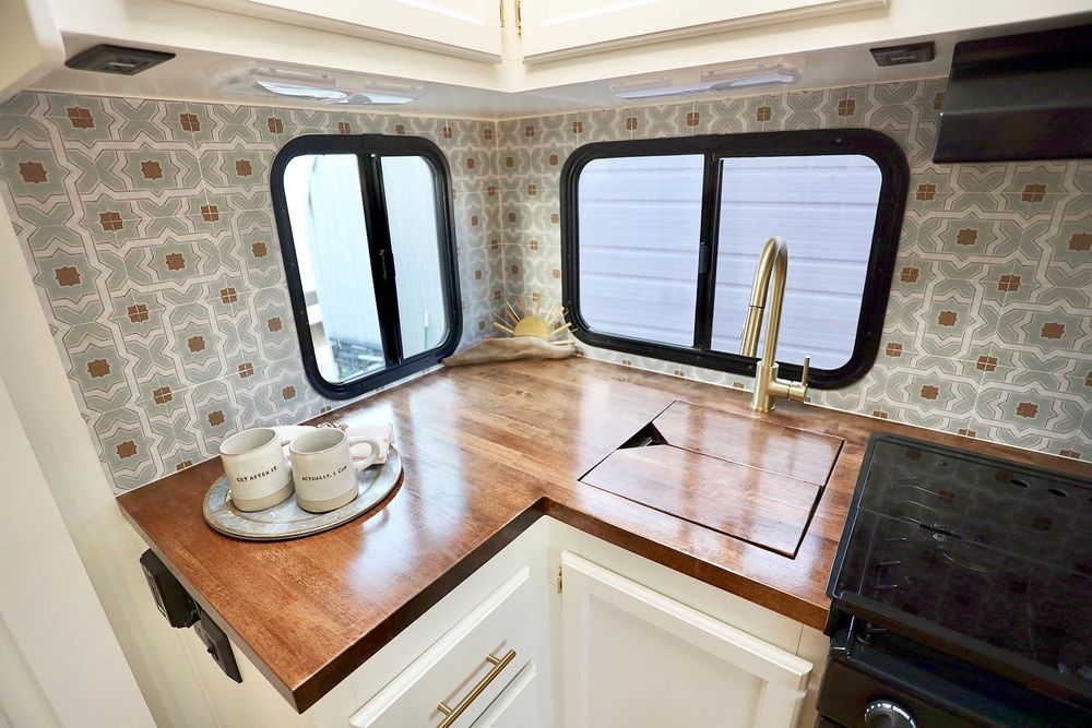 2018 Keystone Passport 2510RB for Mauka to Makai RV Renovations in Los Angeles, CA