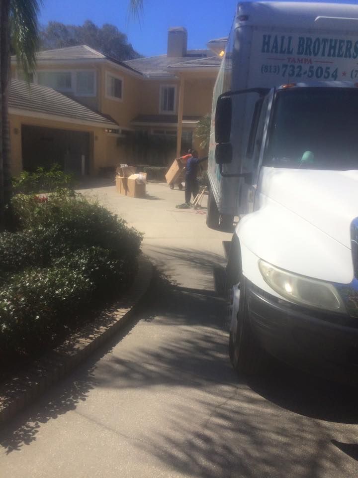 Our expert team will carefully pack your belongings using high-quality supplies to ensure a safe and efficient move. Let us take the stress out of unpacking in your new home. for Hall Brothers Moving in Tampa, FL