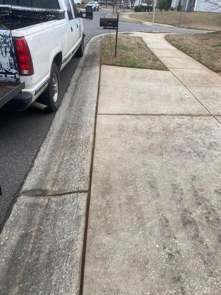 Mulching for America's Top Pick Lawn & Landscaping in Gastonia, NC