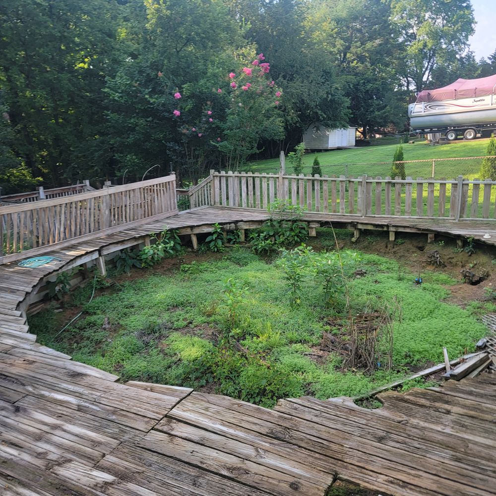 Deck and fence removal for Matt's Haul it All, LLC in Maury County, TN