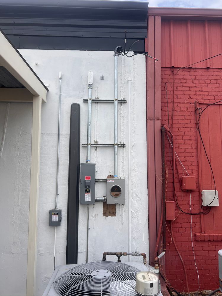 Electrician for Smith Electric in Oakwood, TX