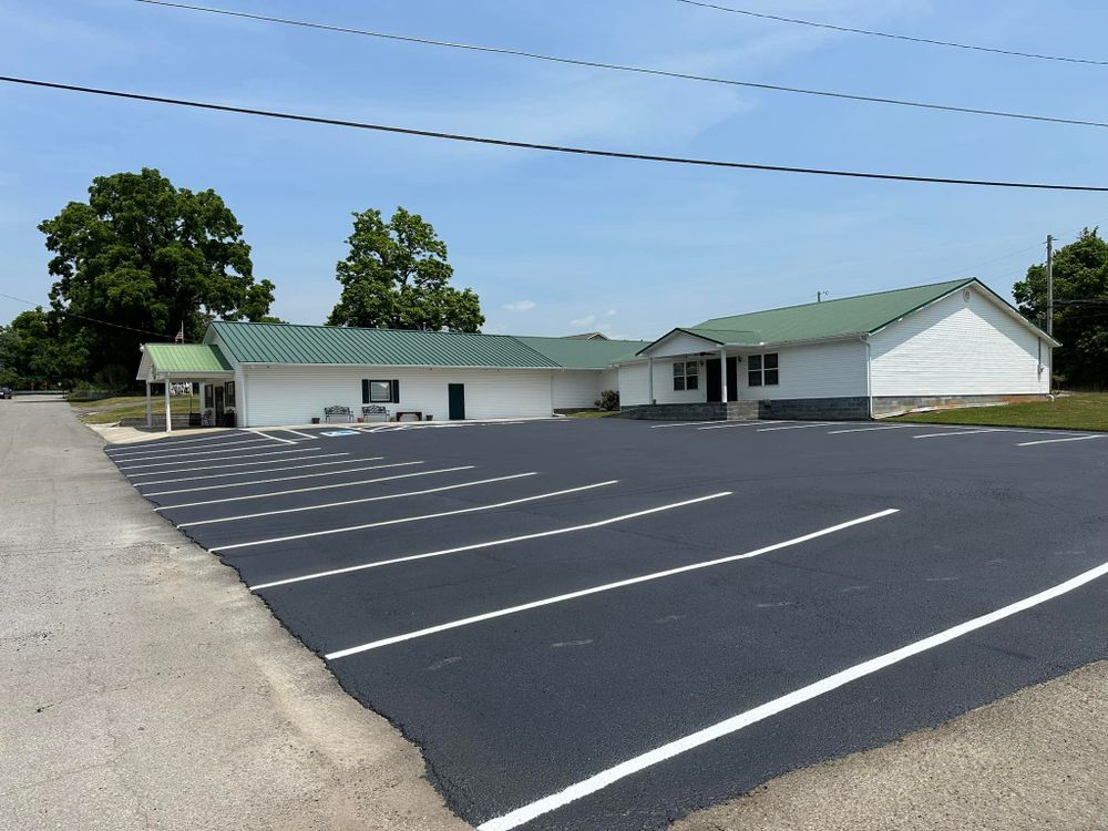 Asphalt for Metzler Paving and Sealcoating in Jacksboro, TN