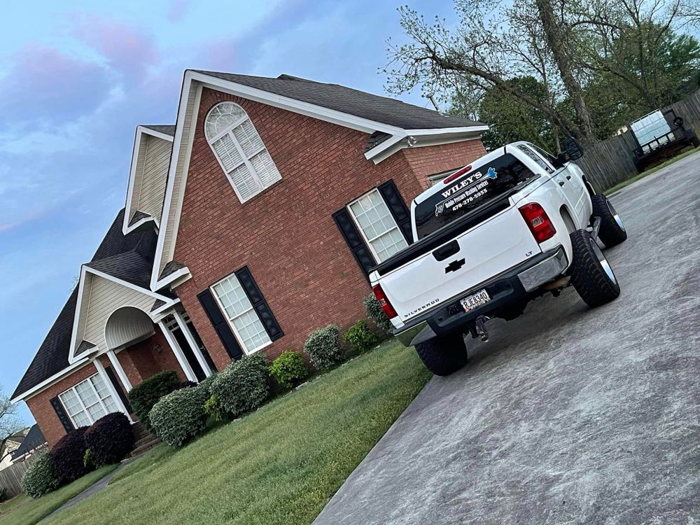 Our driveway washing service can help you keep your driveway looking great all year long! We use high-pressure water to clean off dirt, mud, and other debris from your driveway. Pricing starting at $125.  for Wiley’s Mobile Pressure Washing Services LLC in Dublin, GA