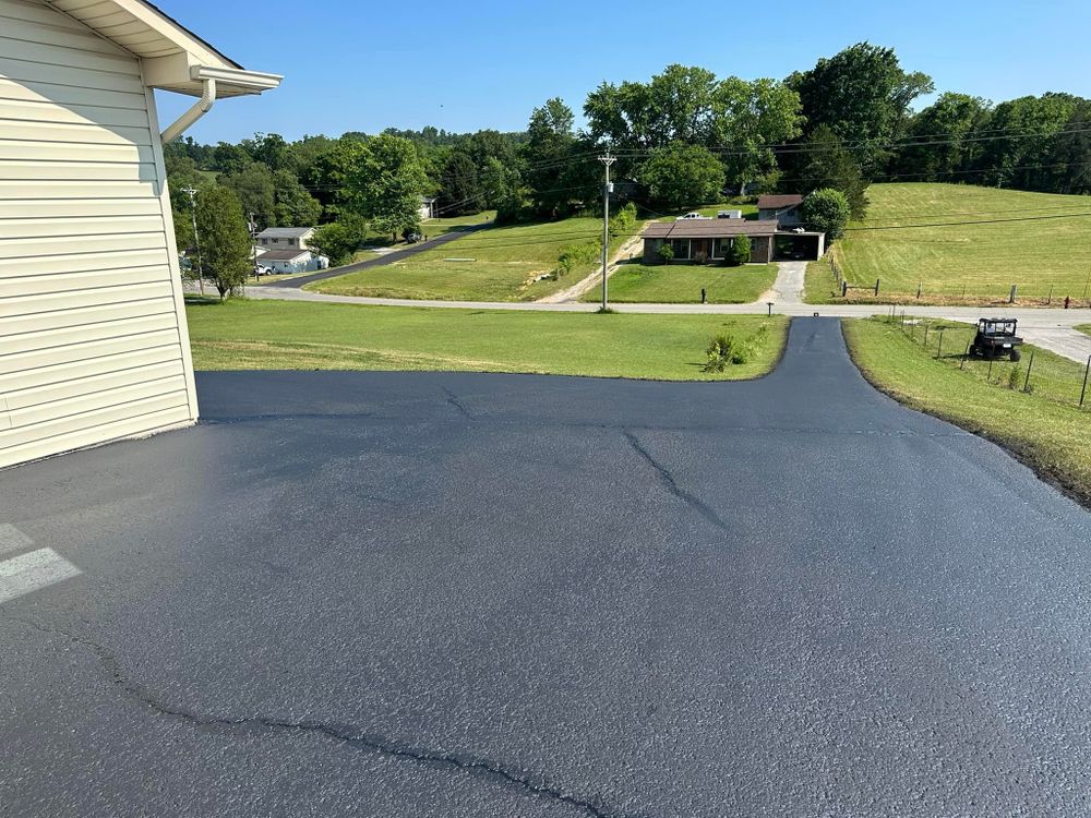 Asphalt for Metzler Paving and Sealcoating in Jacksboro, TN