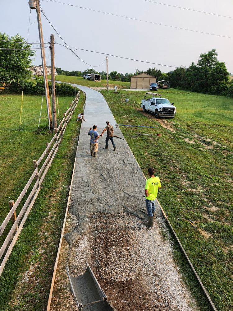 Concrete Driveways for Hellards Excavation and Concrete Services LLC in Mount Vernon, KY