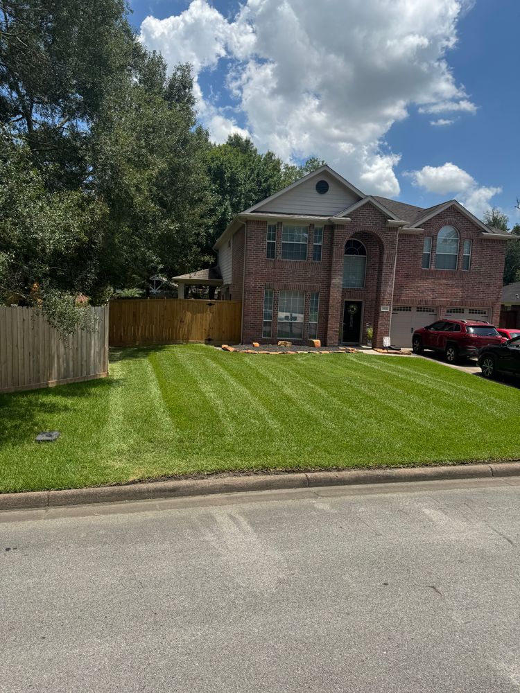 Enhance your home's curb appeal with our professional mowing service, ensuring a perfectly trimmed lawn that complements your landscape. experience reliable, meticulous care tailored to maintain the beauty of your outdoor space. for Casey's Lawn Service in Houston, TX
