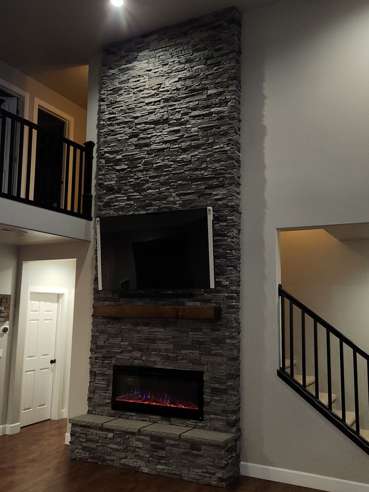 Thomas fireplace for Custom Valley Construction   in Sunnyside, Washington