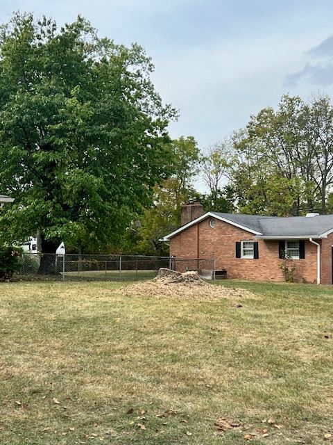 Mowing and Edging for Robbie's Lawn Care, LLC in Middletown, OH