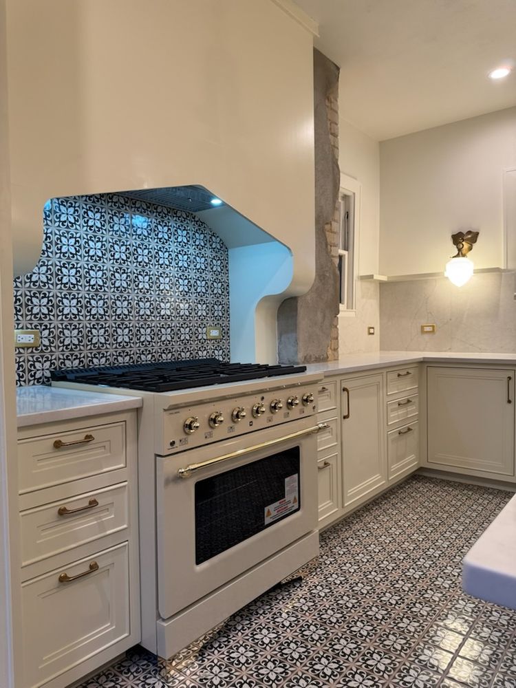 At Son Construction, we specialize in transforming kitchens into beautiful, functional spaces tailored to your lifestyle. Whether you’re looking for a full remodel or a modern update, we bring precision craftsmanship and thoughtful design to every project. for Son Construction in San Antonio, TX