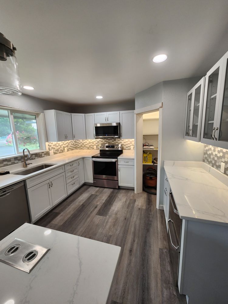 Gasseling kitchen for Custom Valley Construction   in Sunnyside, Washington