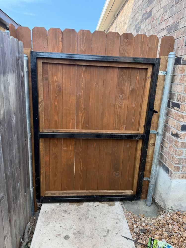 Fence soft wash & staining for Ansley Staining and Exterior Works in New Braunfels, TX