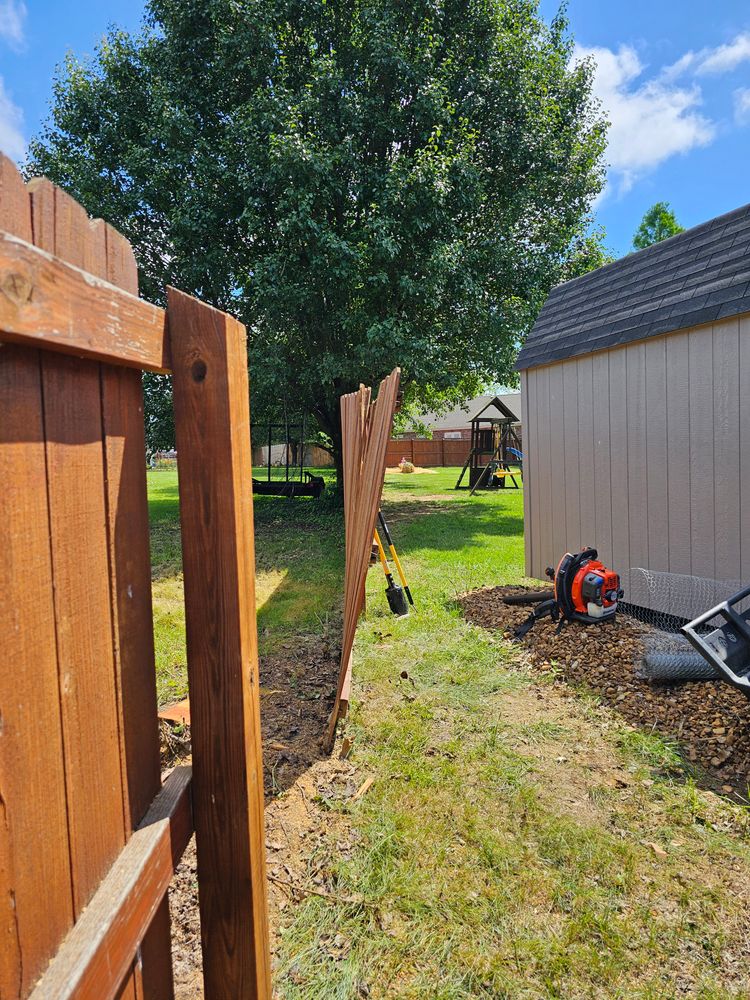 Privacy Fencing Repair for Lawnscapers TN in White House, TN