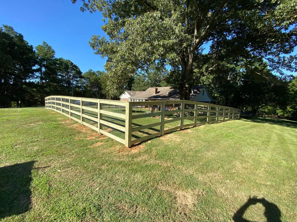 Custom Wooden Fences for Manning Fence, LLC in Hernando, MS