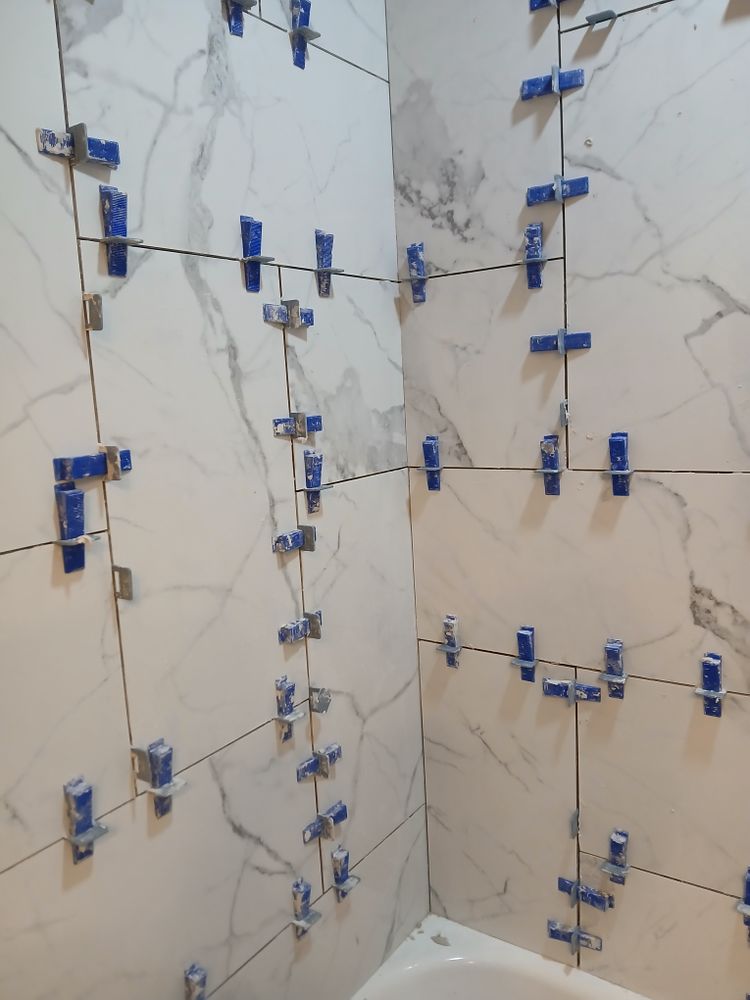 Makanda master and full bath for Dead Tree General Contracting in Carbondale, Illinois