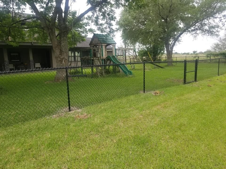 Black Chain Link Fencing for Pride Of Texas Fence Company in Brookshire, TX