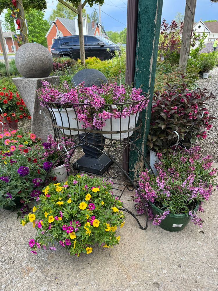 All Photos for Mayfield Landscaping in Staunton, IL