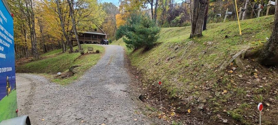 Fall Clean Up for Platas Landscaping & Tree Service in Clyde, NC