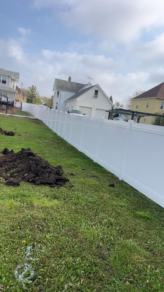 Fence Installation for Illinois Fence & outdoor co. in Kewanee, Illinois