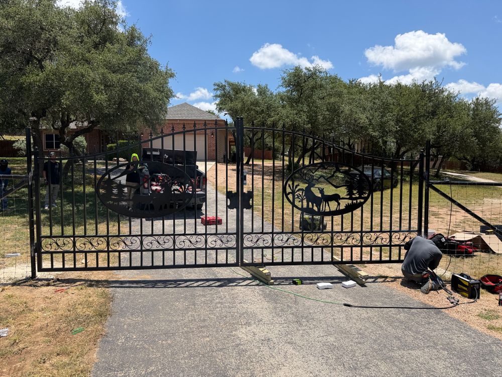 Fence soft wash & staining for Ansley Staining and Exterior Works in New Braunfels, TX
