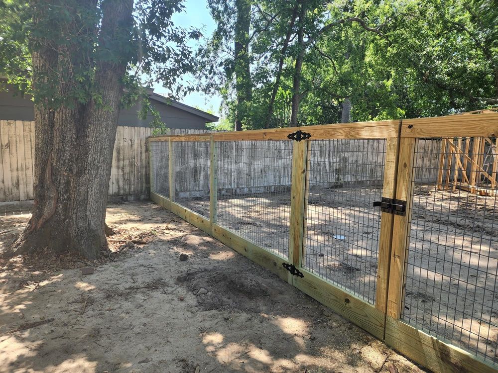 Decorative Wood Fencing  for Pride Of Texas Fence Company in Brookshire, TX