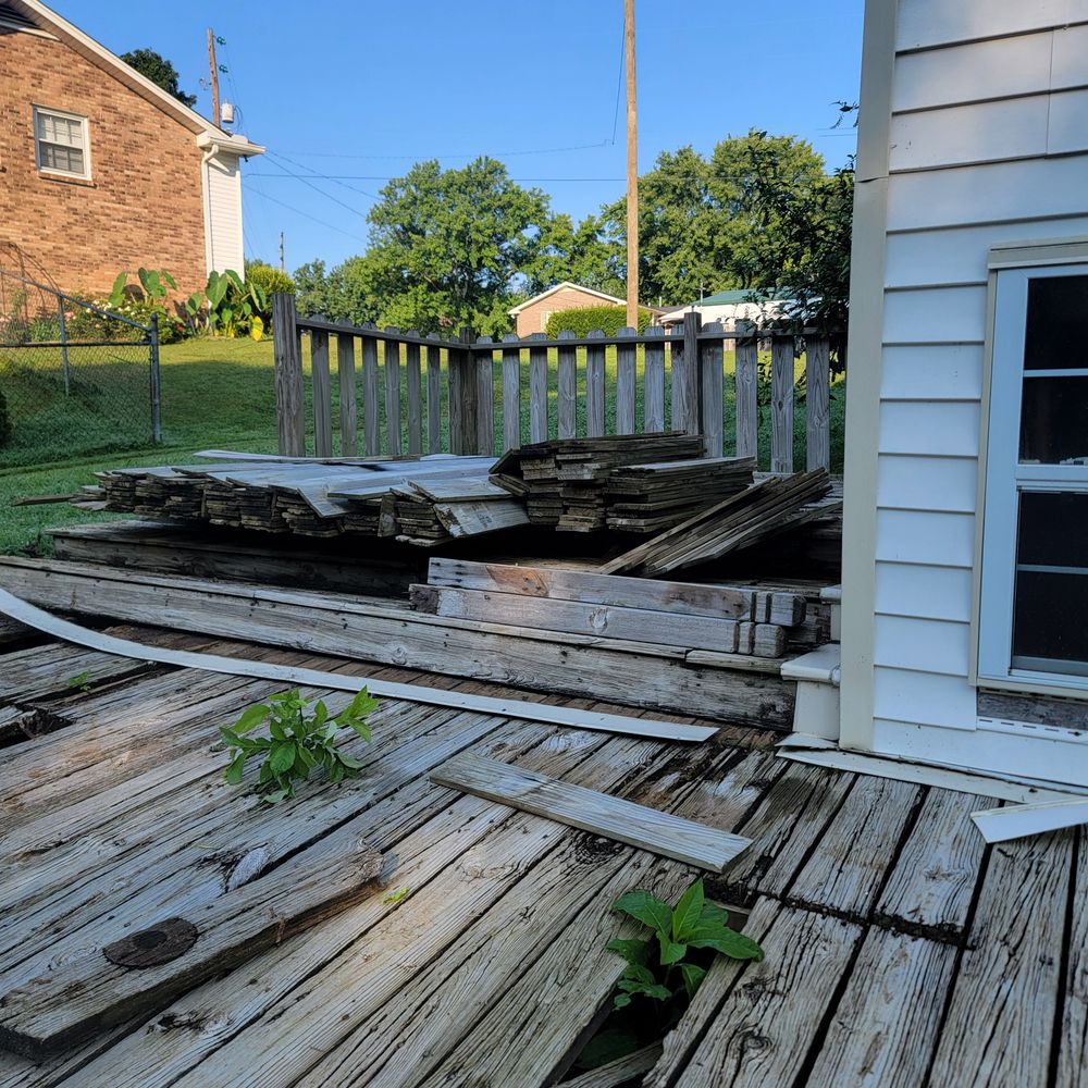 Deck and fence removal for Matt's Haul it All, LLC in Maury County, TN