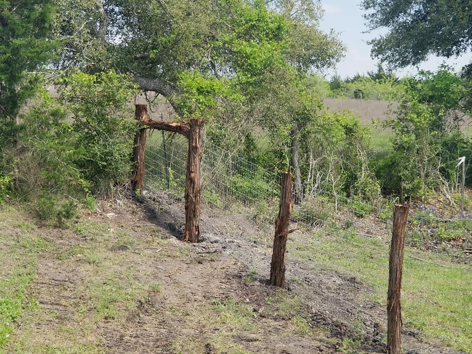 Rough Cedar Post with Wire for Pride Of Texas Fence Company in Brookshire, TX